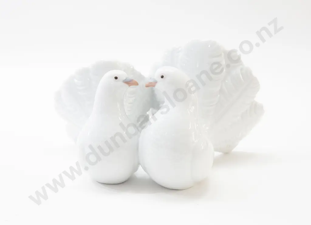 Lladro Figure of Two Doves Image 1++