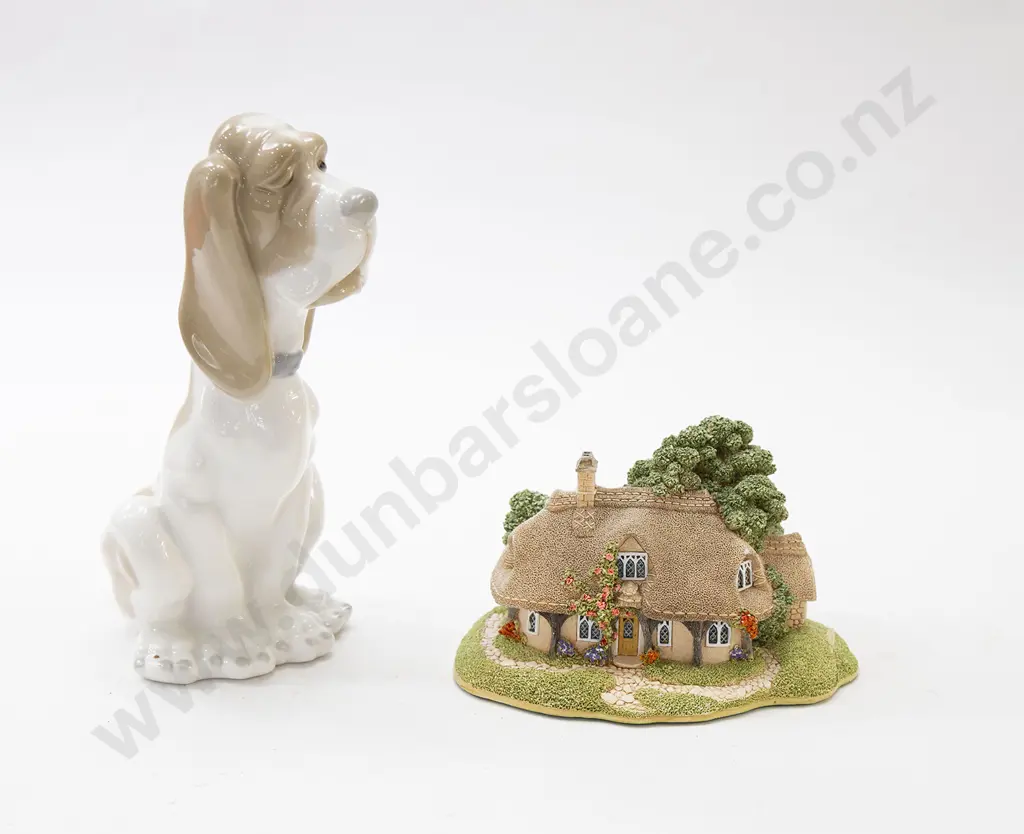 Nao Figure of Dog and Lilliput Lane Cottage Image 1++