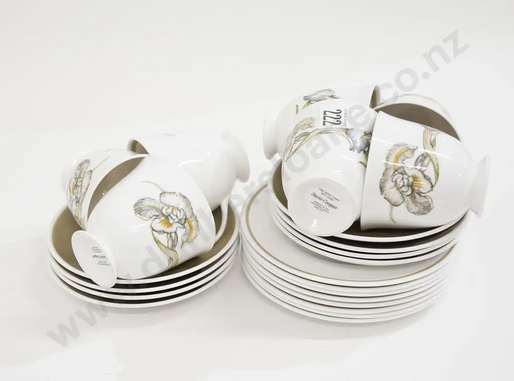 Seven Susie Cooper 'Iris' Pattern Cups Saucers & Plates Image 1++
