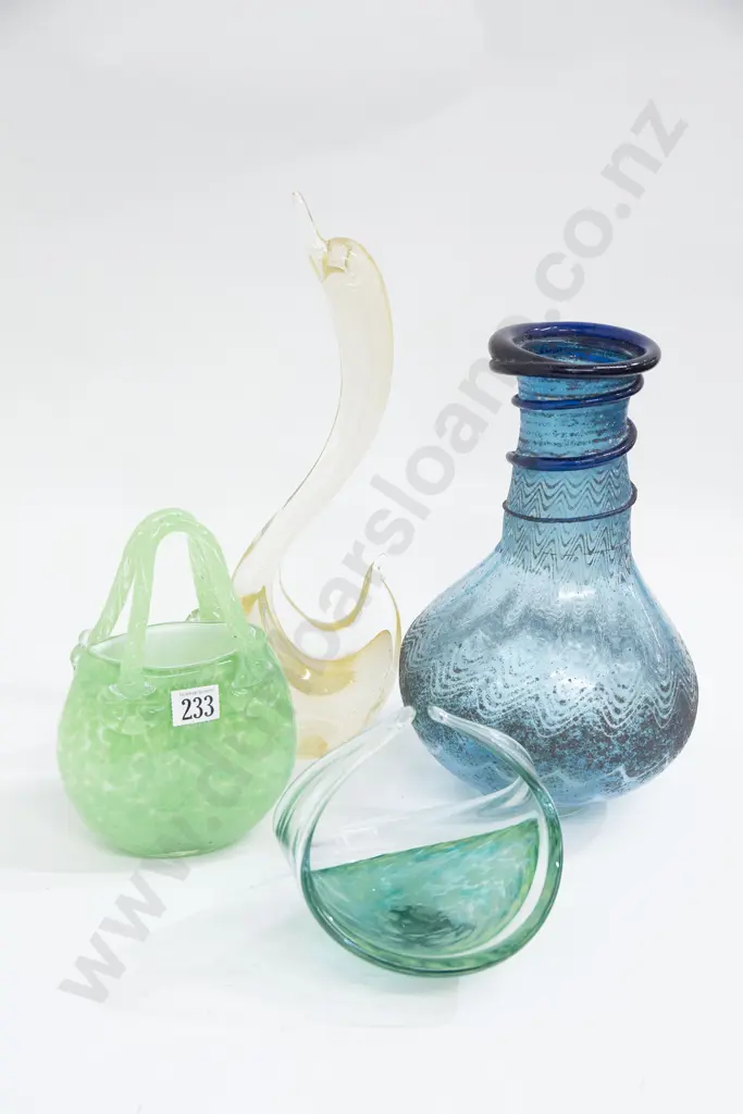 Four Pieces Various Art Glass incl Handbag and Basket Image 1++