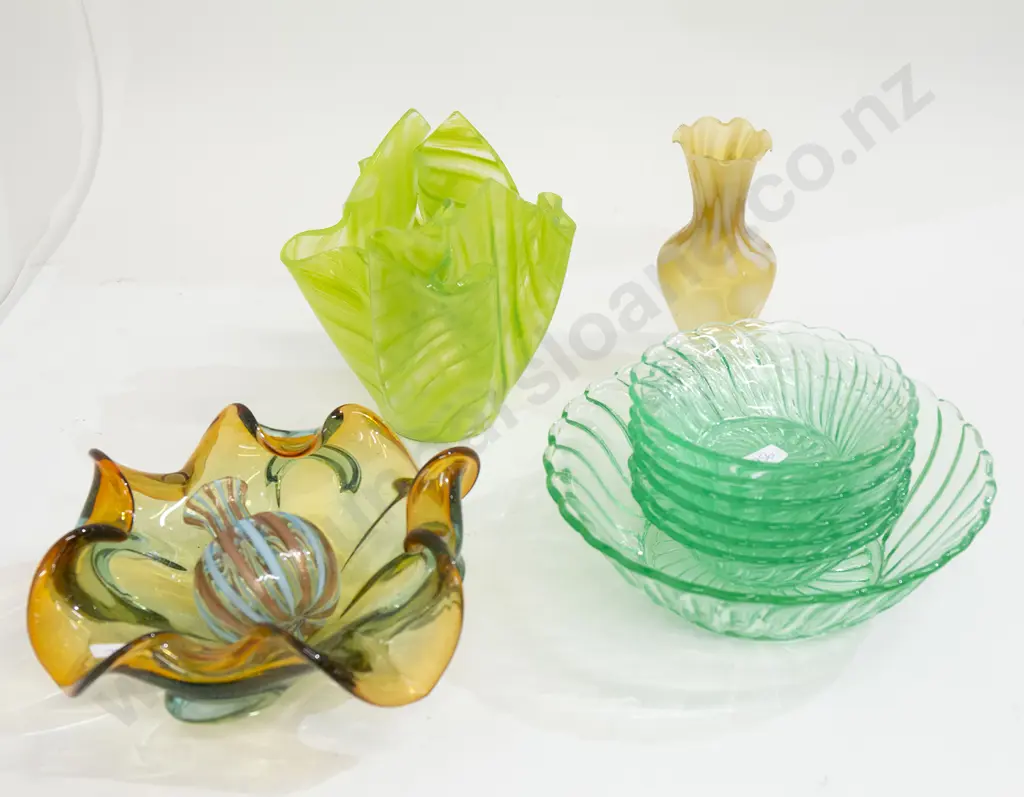 Quantity of Various Art Glass and Uranium Glass Bowl and Dishes Image 1++