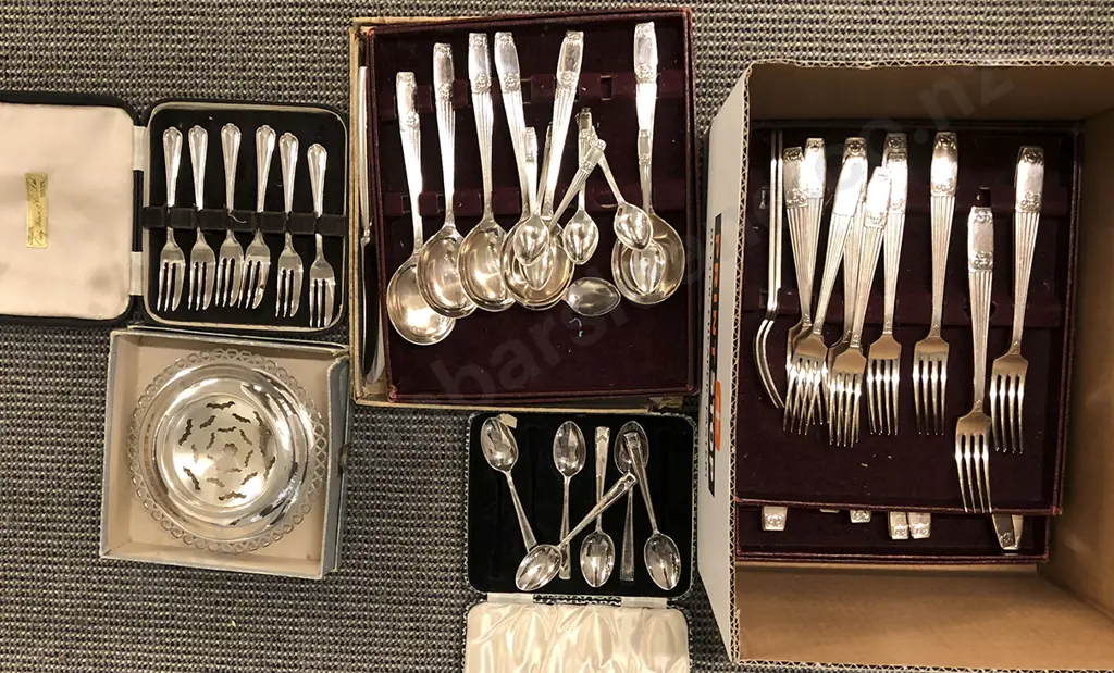 Small Quantity of Assorted Boxed Cutlery and S/P Image 1++