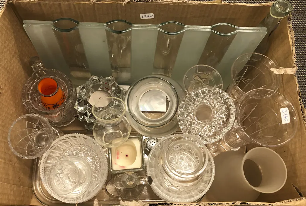 Box Quantity of Assorted Glassware and Crystal Image 1++