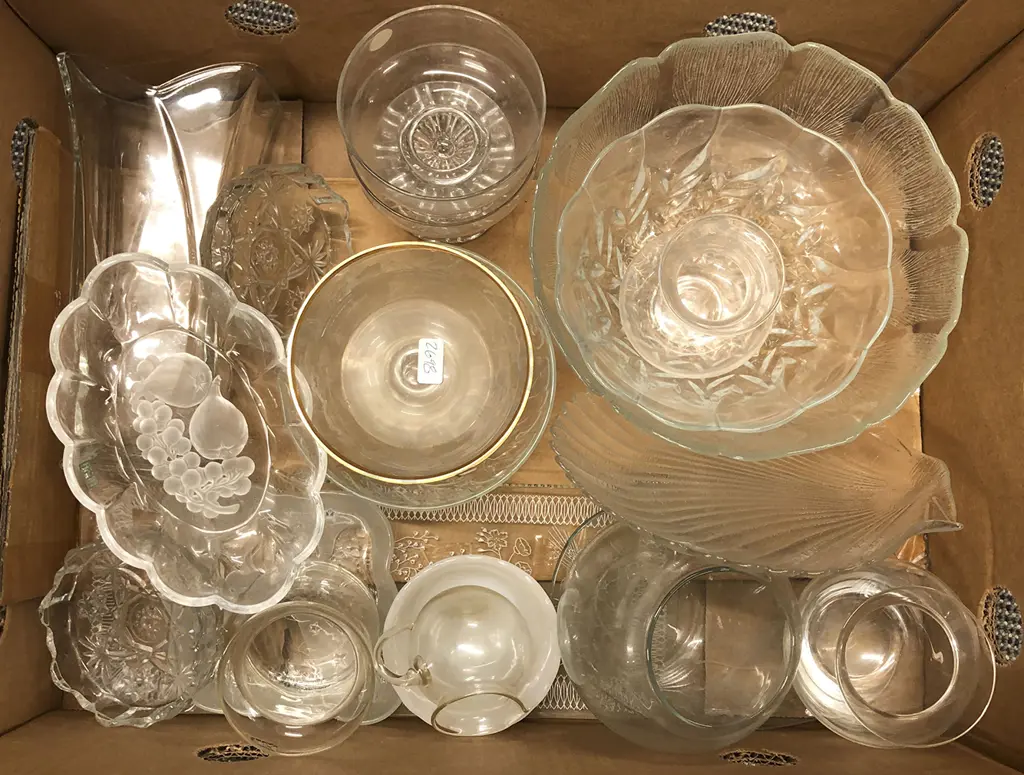 Box of Assorted Glass and Crystal incl Dessert Set Image 1++