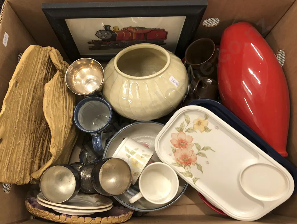 Box of Assorted China and Pottery with Wall Hanging etc Image 1++