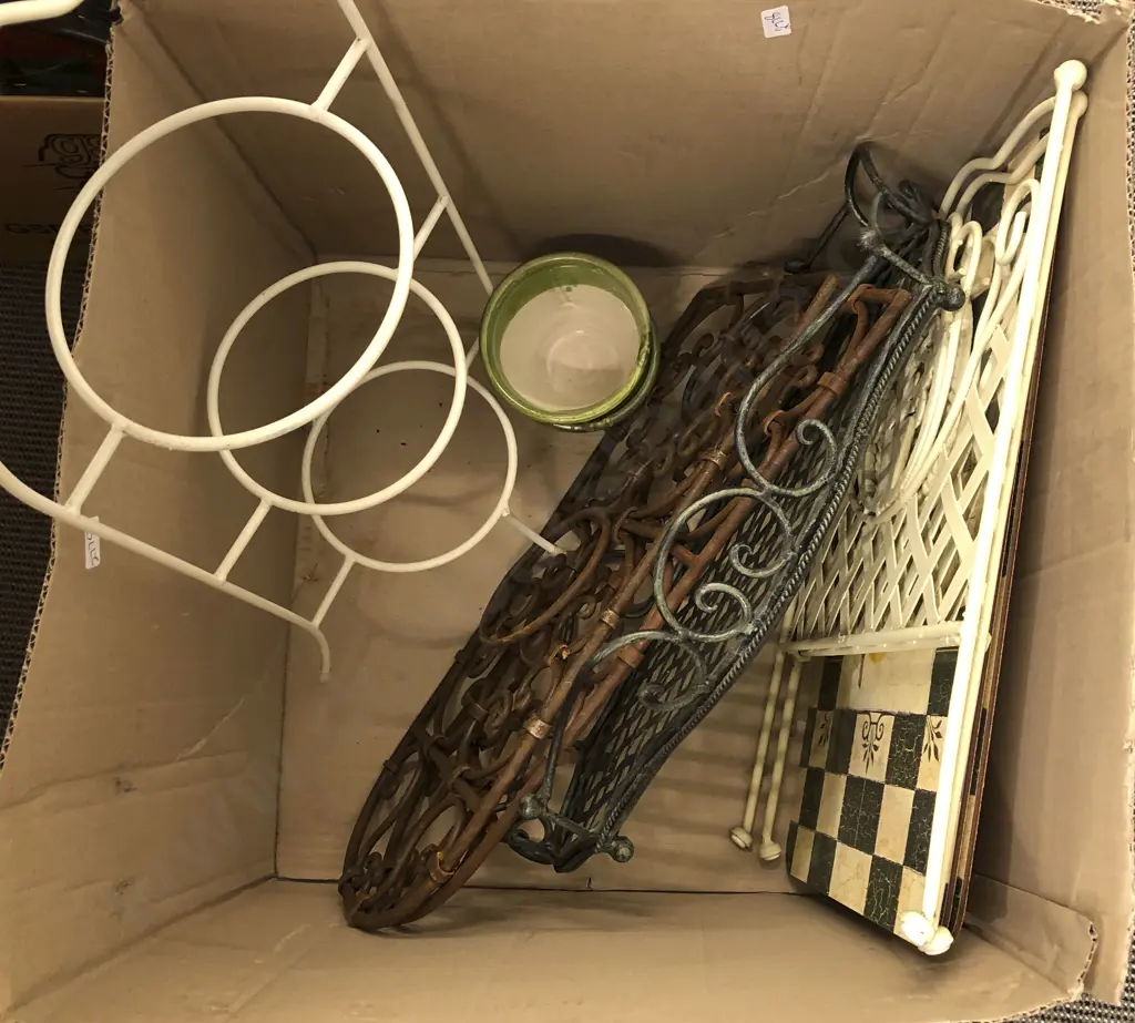 Box of Assorted Metalware Image 1++