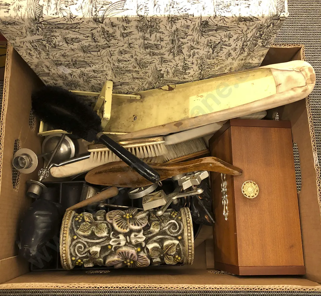 Box of Assorted Vintage incl Cake Plate Image 1++