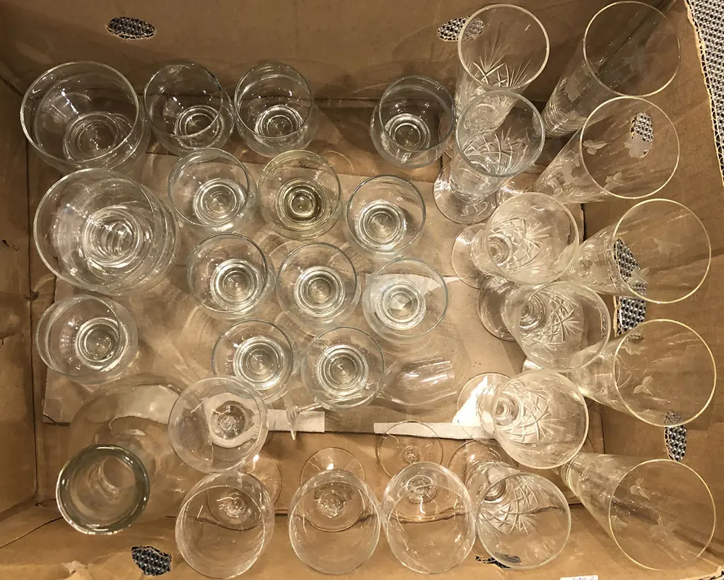 Box of Assorted Crystal and Glassware Image 1++