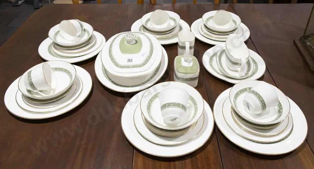 Royal Doulton 'Rondelay' Pattern Six Place Dinner Set Image 1++