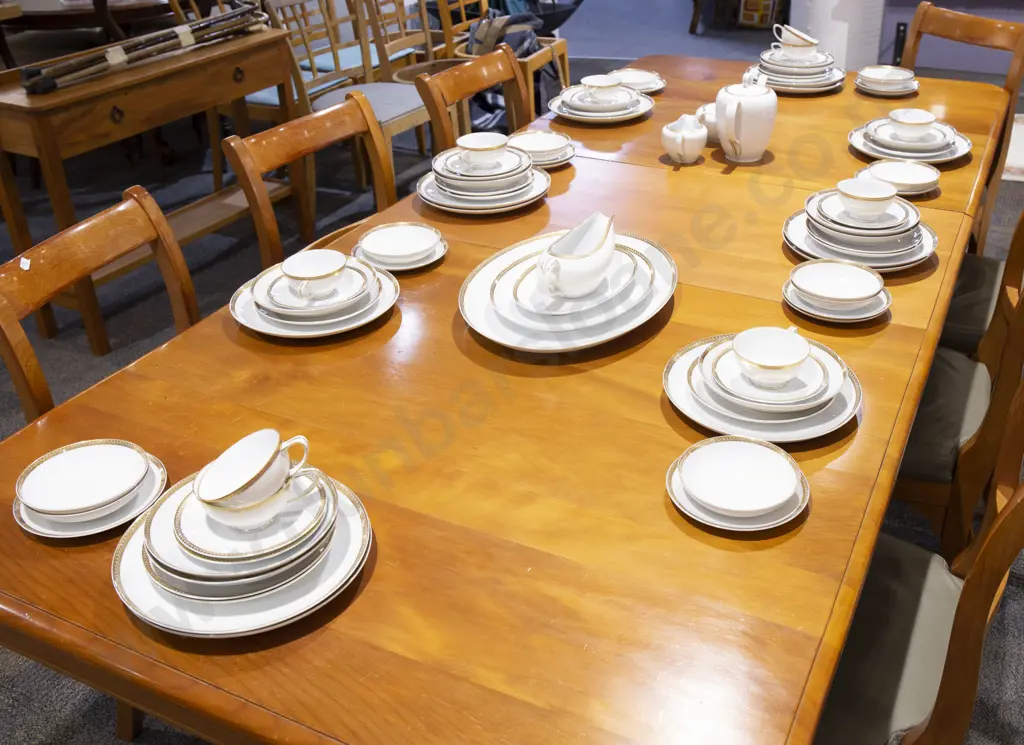 Japanese White Gilt Rimmed Dinner Service Image 1++