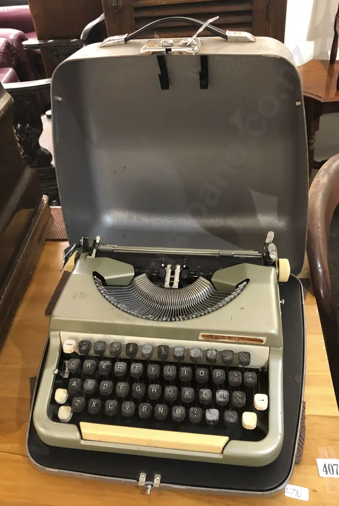 Vintage Roberston Cased Sewing Machine and Vintage Typewriter Image 1++