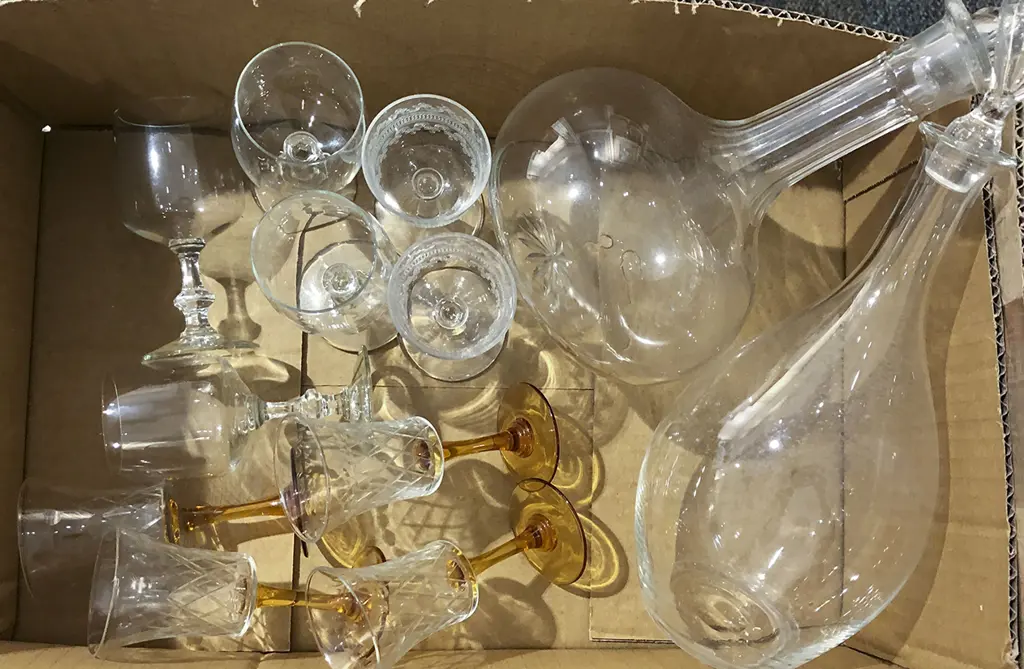 Small Quantity of Glass and Crystal incl Decanters Image 1++
