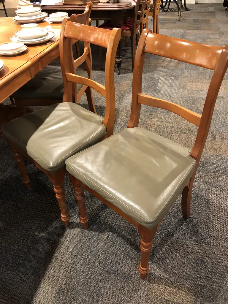 Swamp Kauri Extension Dining Table and Seven Chairs Image 1++