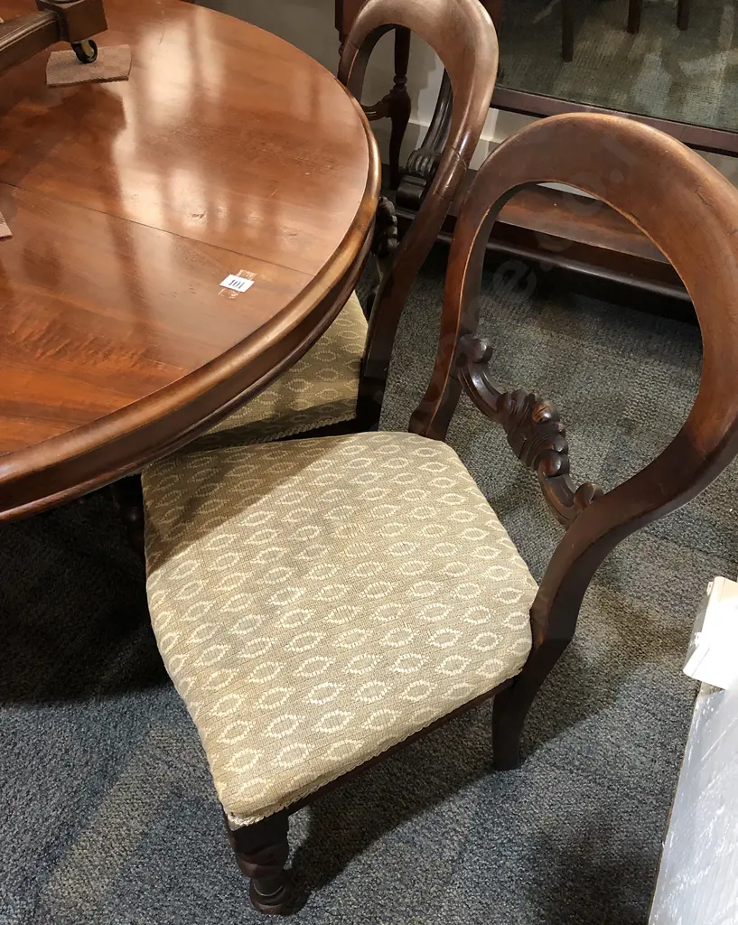 Victorian Circular Dining Table with Five Balloon Back Chairs Image 1++