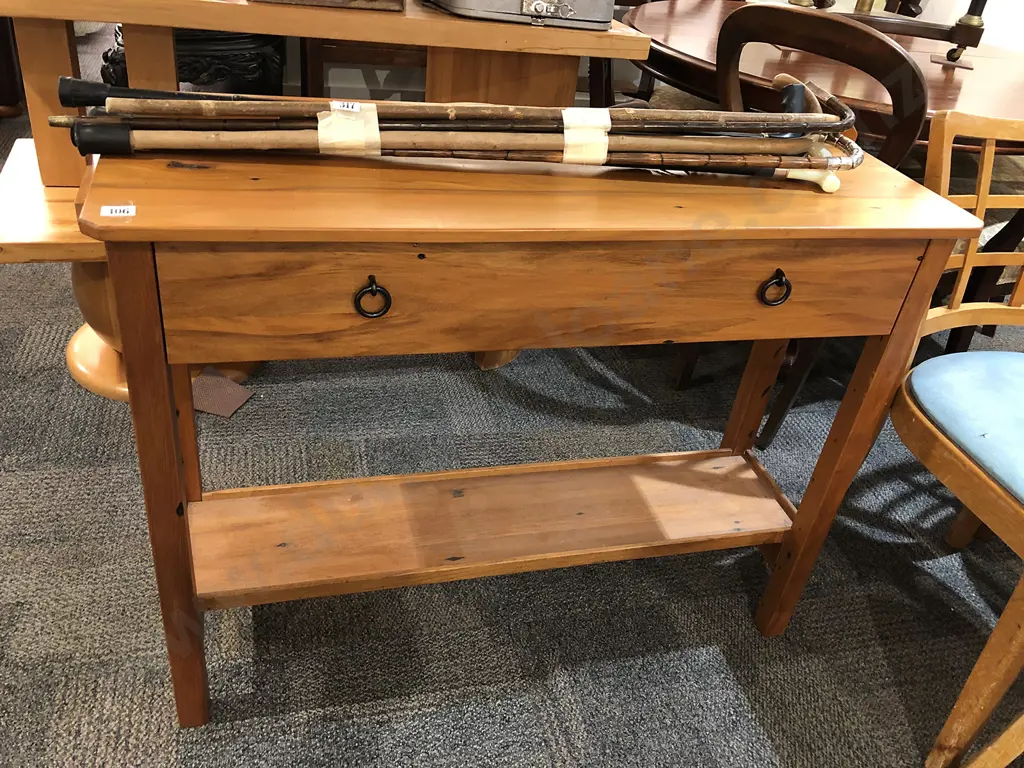 Rimu Hall Table With Drawer Image 1++
