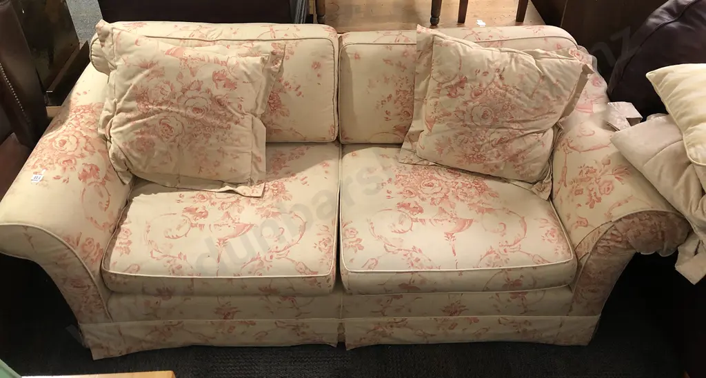 Floral Upholstered 2 1/2 Seater Sofa Image 1++
