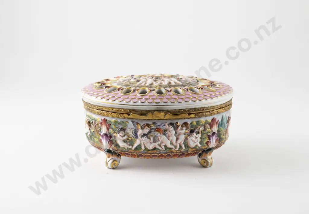 Capodemonte Porcelain Pot Pourri Box Image 1++