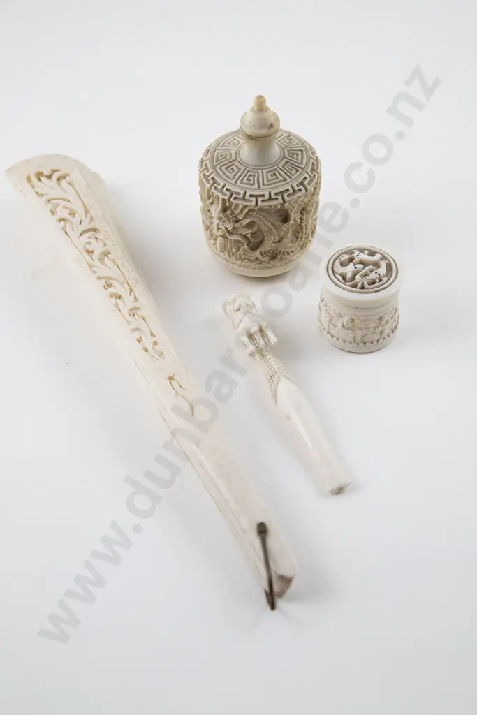 Small Ivory Lidded Dressing Table Pot Image 1++