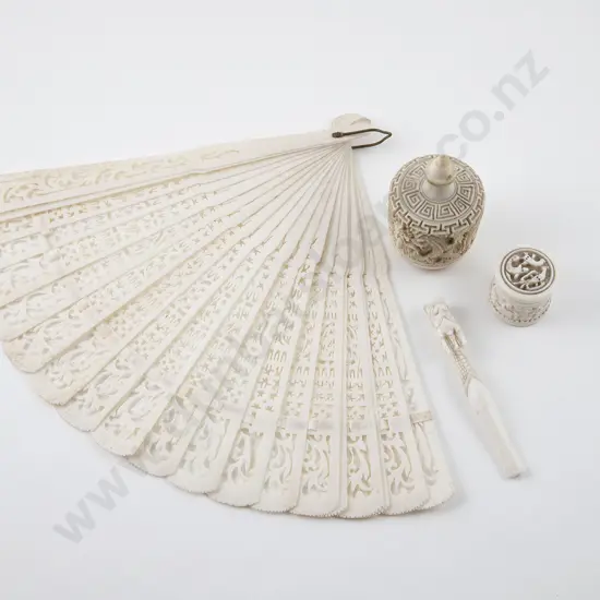 Small Ivory Lidded Dressing Table Pot