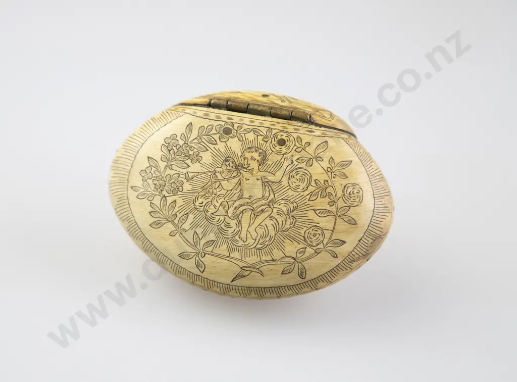 Early C19th German Scrimshawed Bone Snuff Box Image 1++
