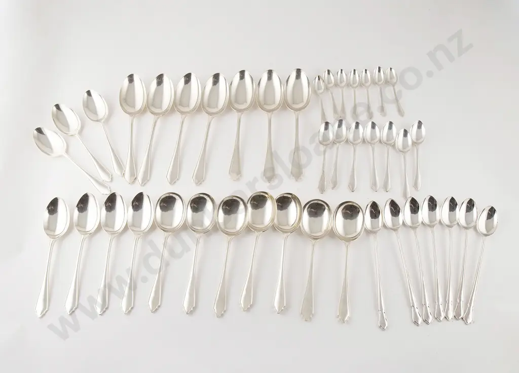 S/S Eight Place Setting Cutlery Service Image 1++