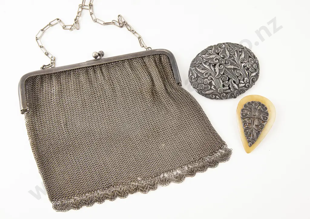 Large Early C20th Silver Plate Mesh Purse Image 1++