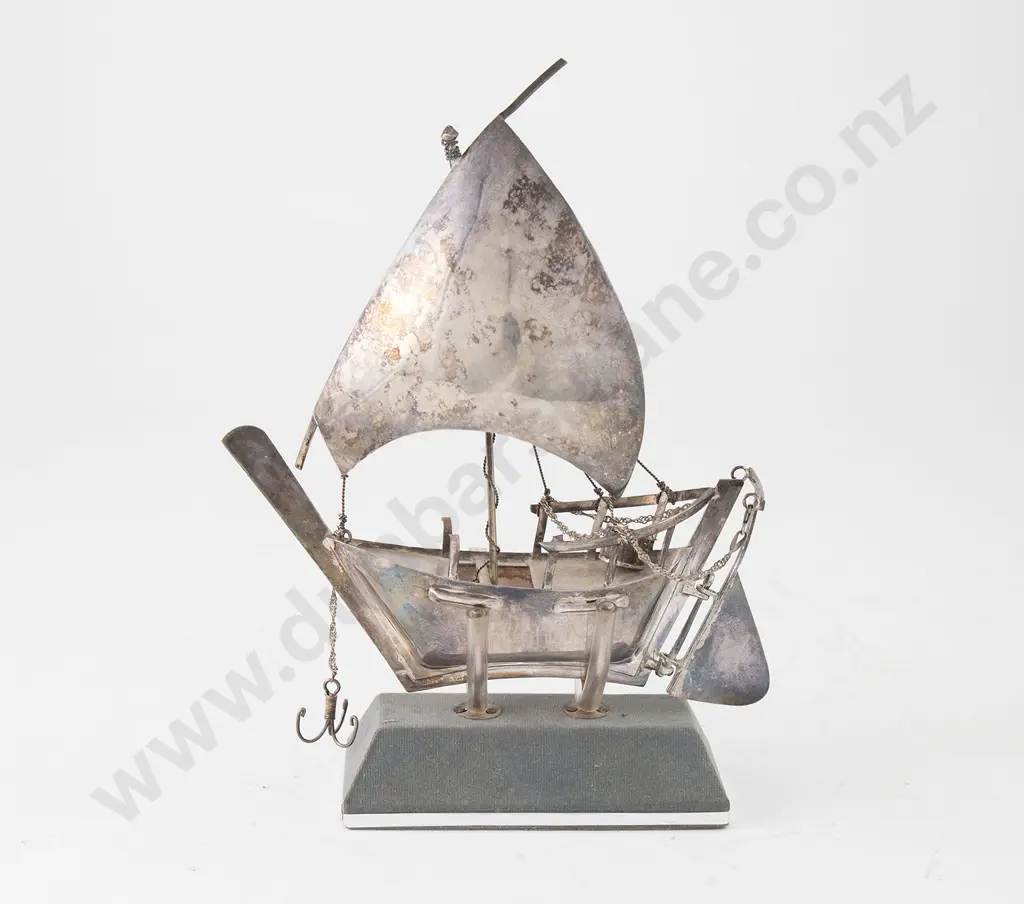 Small S/S Dhow on Stand Image 1++