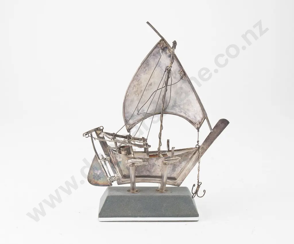 Small S/S Dhow on Stand Image 1++