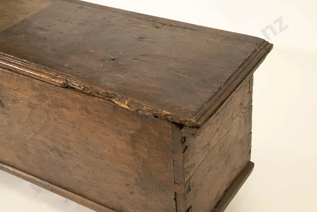 C17th Oak Coffer Image 1++