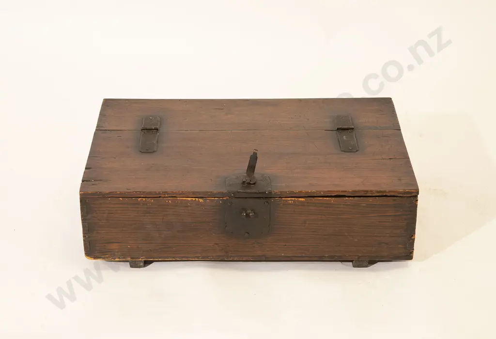 Antique Chinese Artist Box Image 1++