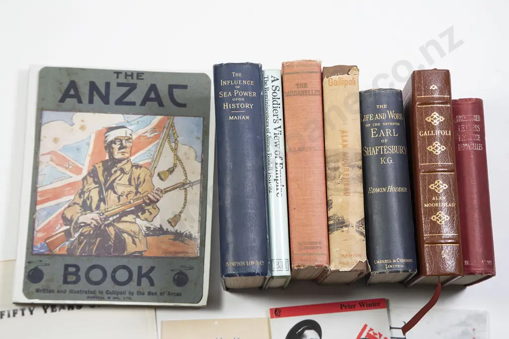 Group Of WWI & WWII Books & Booklets Image 1++