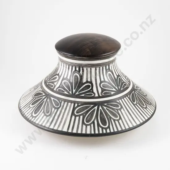 Anneke Borren Lidded Floating Pot