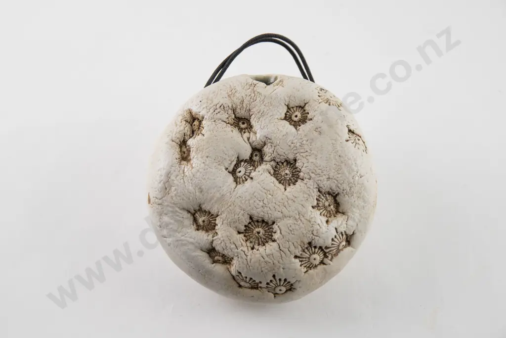 Len Castle Hanging Vase Image 1++