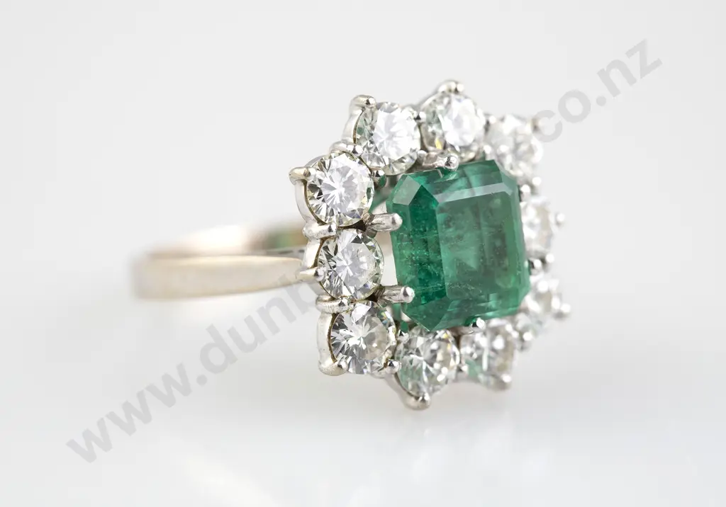 18ct White Gold & Platinum Eleven Stone Emerald & Diamond Cluster Ring Image 1++