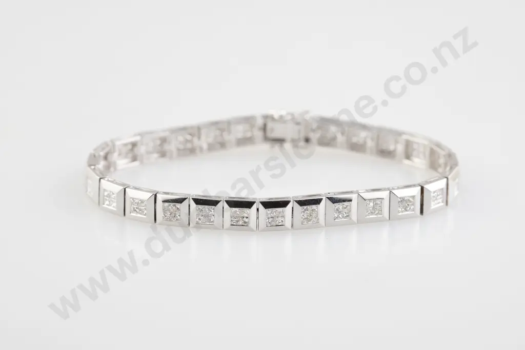 18ct White Gold 104stone Diamond Tennis Style Bracelet Image 1++