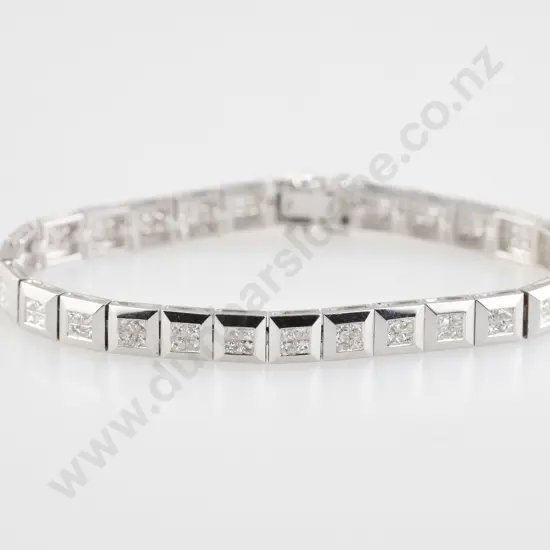 18ct White Gold 104stone Diamond Tennis Style Bracelet