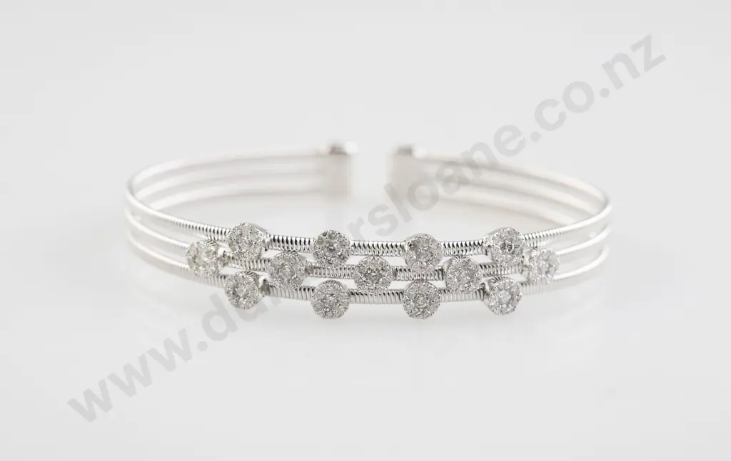 18ct White Gold 182stone Diamond Bangle Image 1++