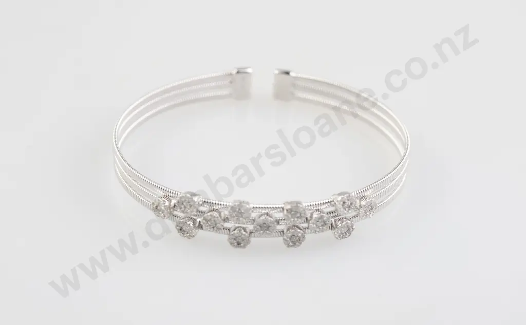 18ct White Gold 182stone Diamond Bangle Image 1++