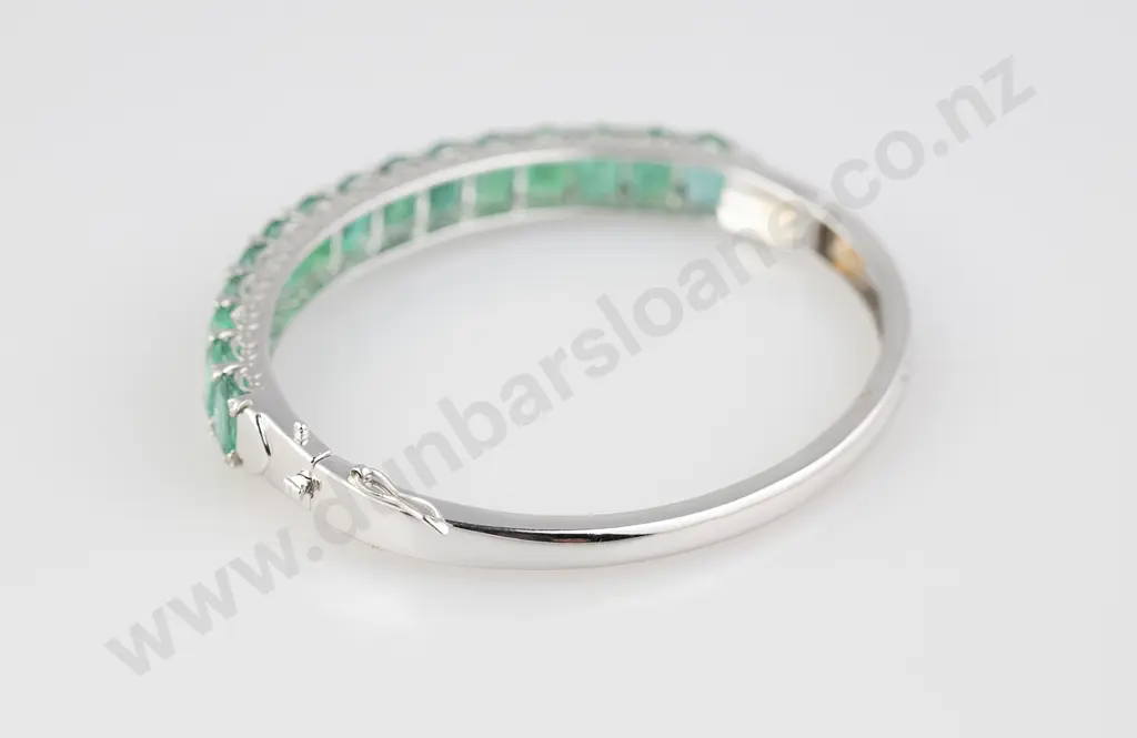 18ct White Gold 15stone Emerald Hinged Snap Bangle Image 1++