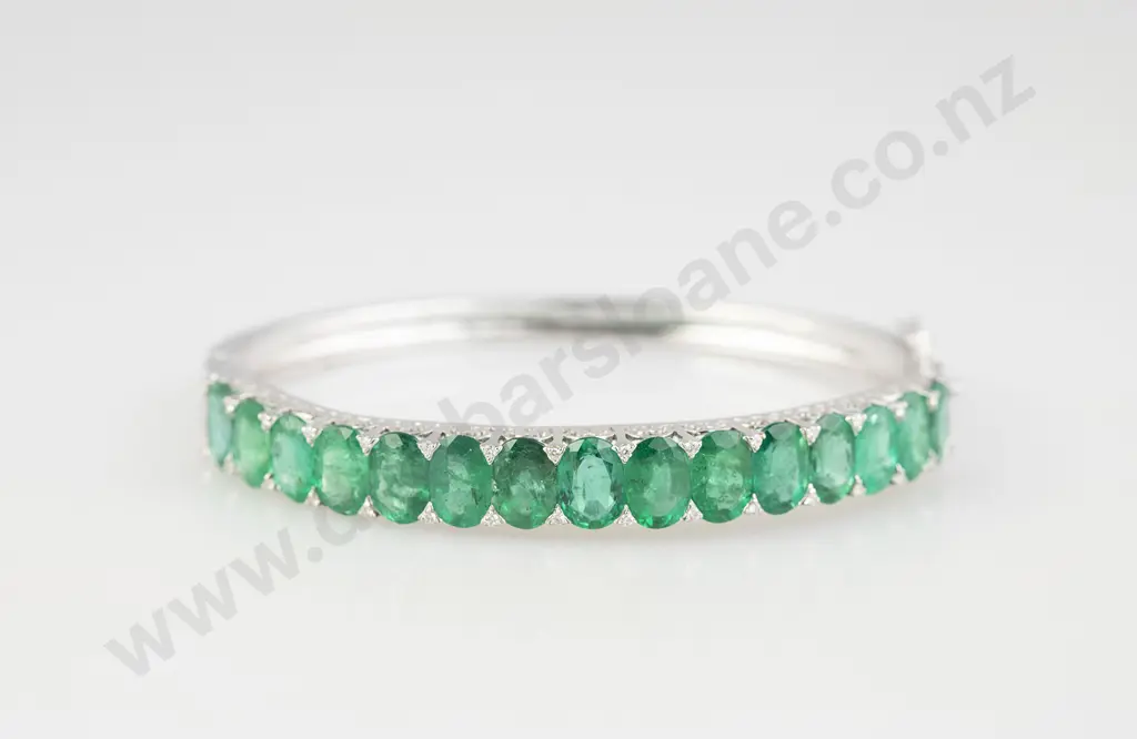 18ct White Gold 15stone Emerald Hinged Snap Bangle Image 1++