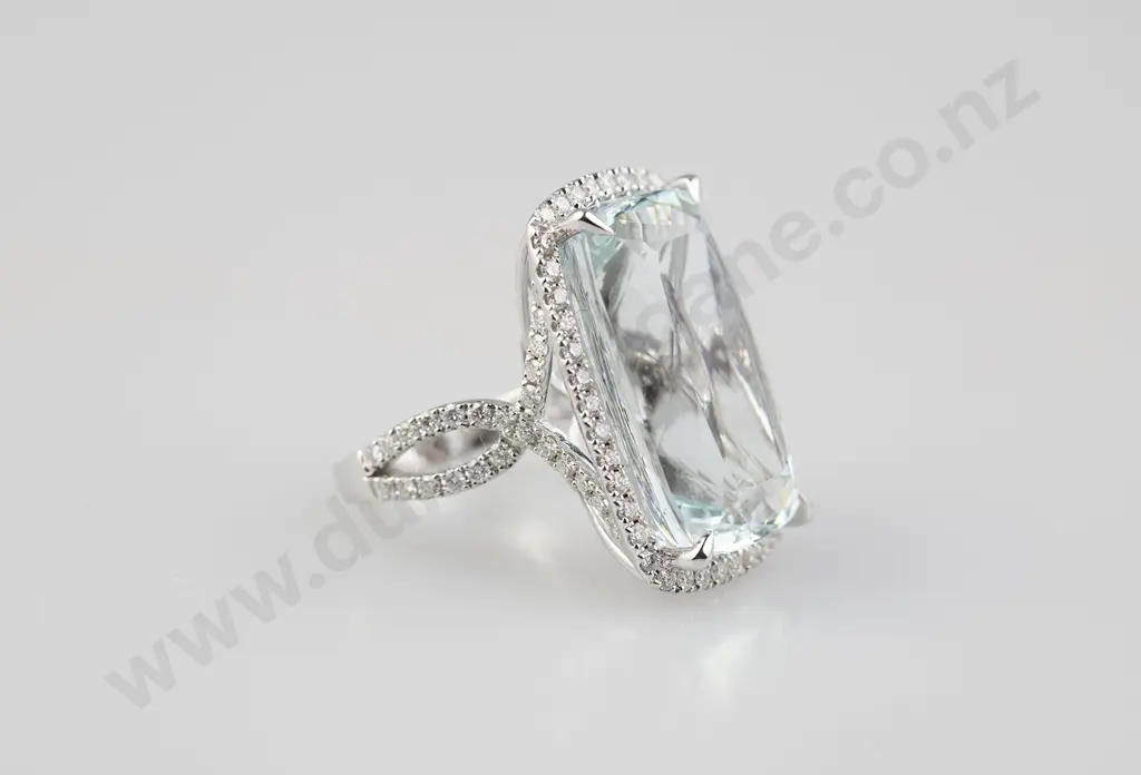 14ct White Gold Single Aquamarine Dress Ring Image 1++