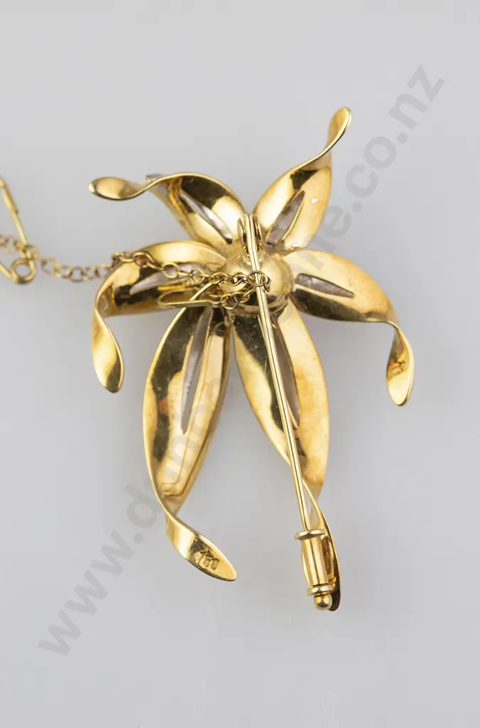 18ct Yellow and White Gold Lily Flower Spray Brooch Image 1++