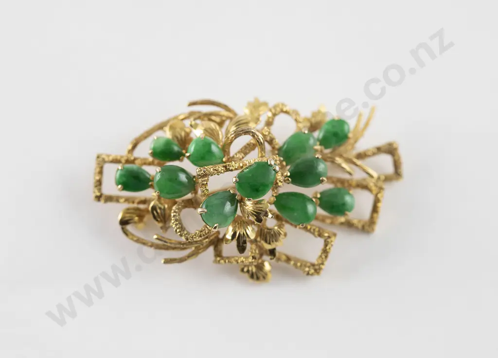 Mid C20th 14ct Jade Spray Brooch Image 1++