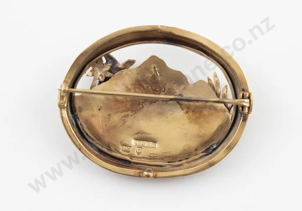 James King (NZ) Late C19th Silver Gilt Brooch Image 1++
