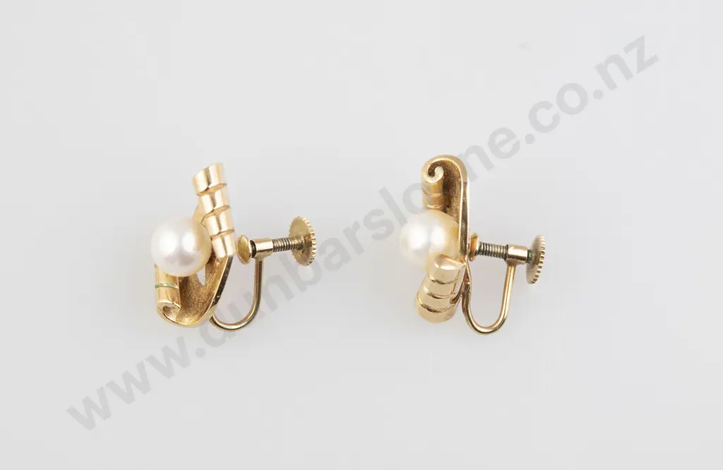 9ct SIngle Cultured Pearl Earrings Image 1++