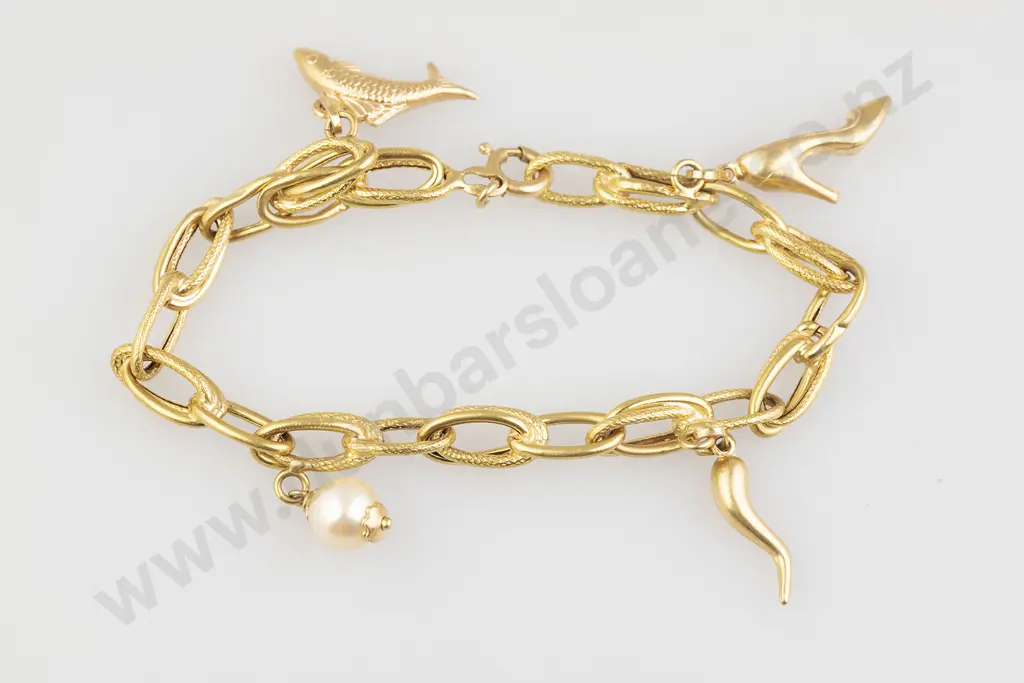 18ct Fancy Large Trace Link Bracelet Image 1++
