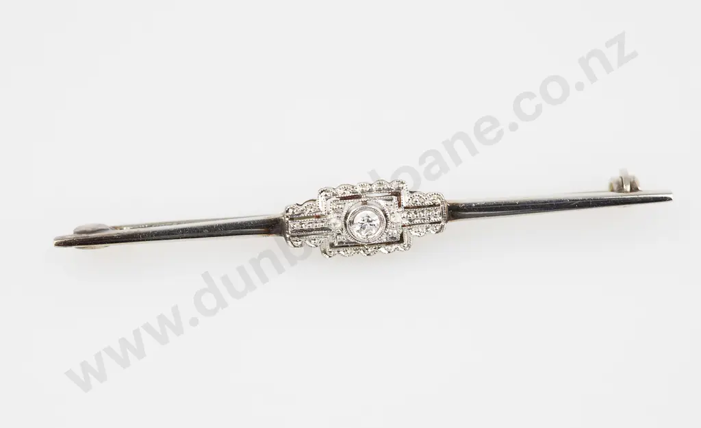 Art Deco 18ct White Gold Single Diamond Bar Brooch Image 1++