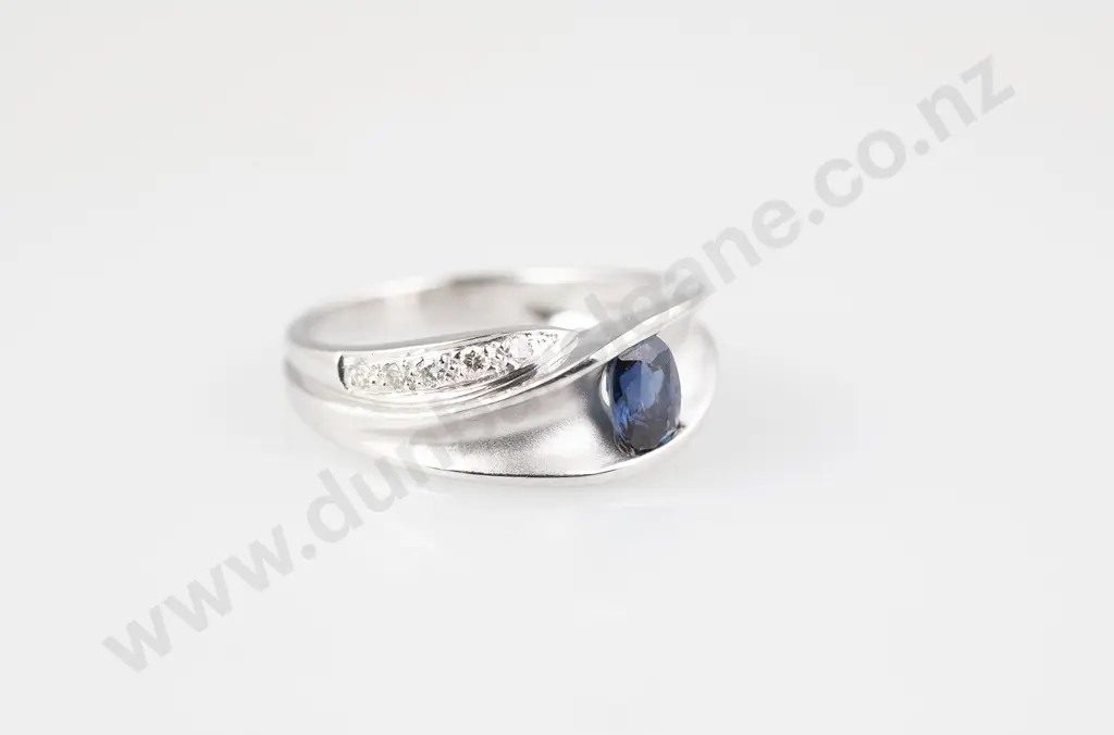 18ct White Gold Single Sapphire Fancy Band Ring Image 1++