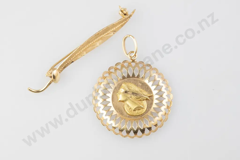 18ct Circlet Pendant and Brooch Image 1++