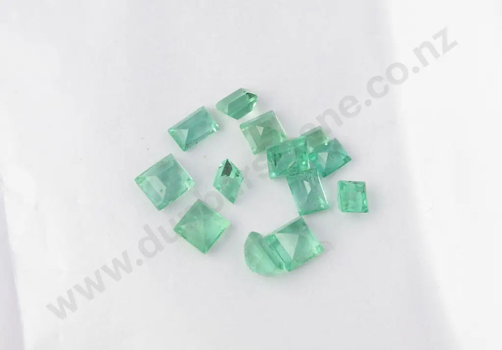 13 Unmounted Emeralds Image 1++